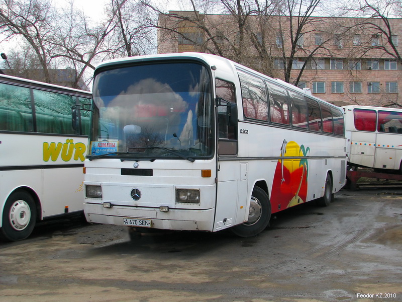 Автобус Mercedes Benz o303