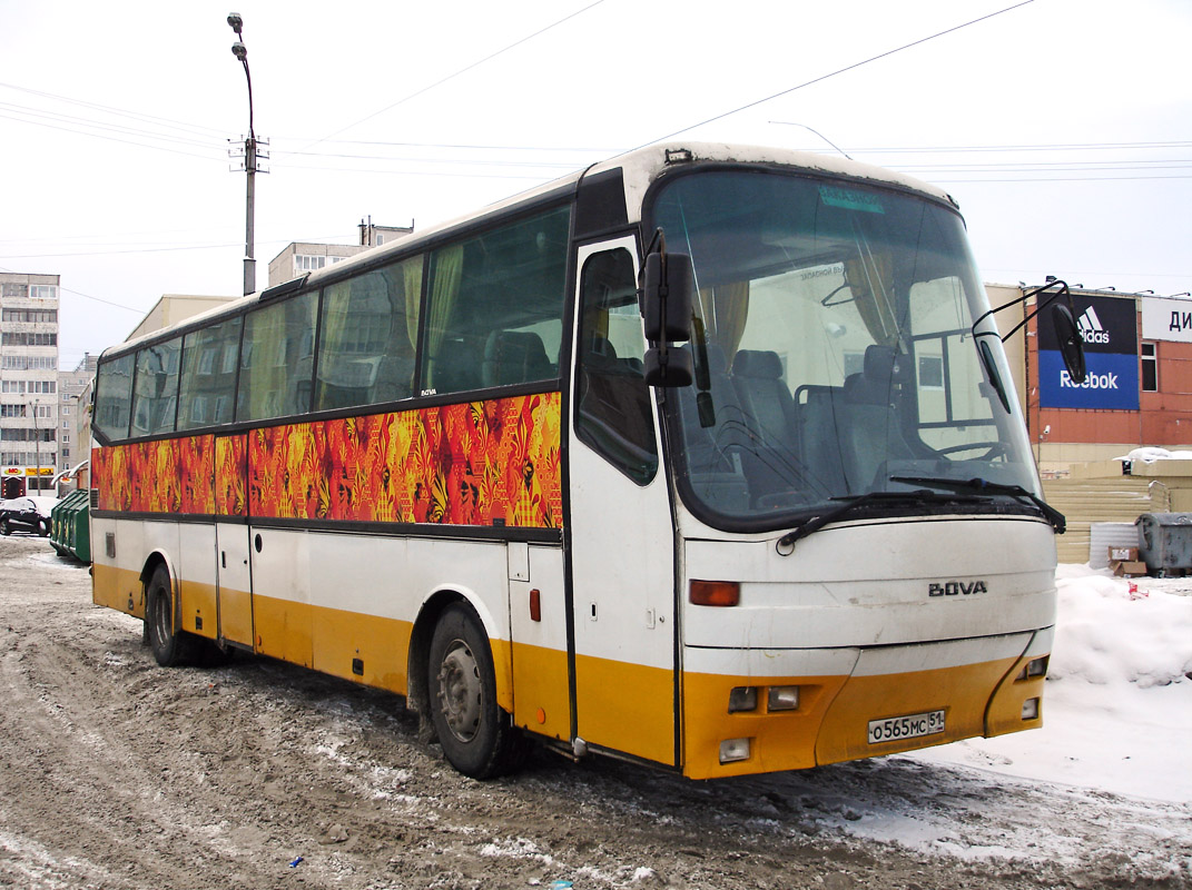 Murmansk region, Bova Futura FHD 12.290 # О 565 МС 51