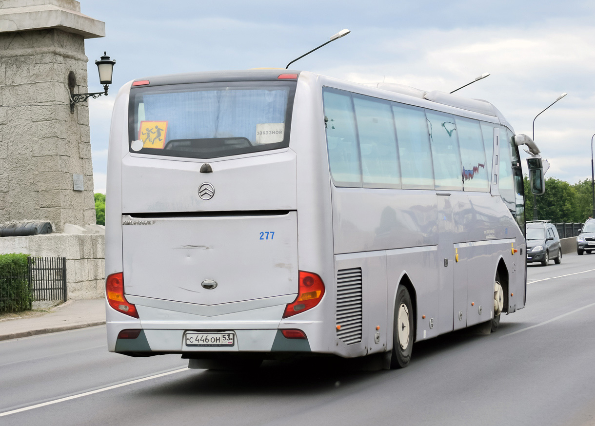 Туристский автобус Golden Dragon xml6126jr