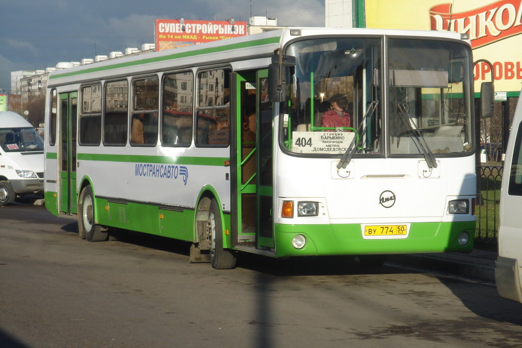 Автобусы домодедовская авиагородок. ЛИАЗ 5256.25-11. Маршрут 404 Москва. Маршрут 404 красный путь метро Домодедовская. Автобус 404 Москва.