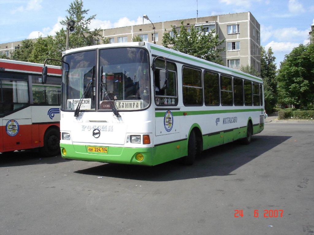 Сегодня москва кашира автобус 381. Автобус Кашира. Автобус 192 Москва. Автобусы в Кашире 2. СХТ автобус Кашира.