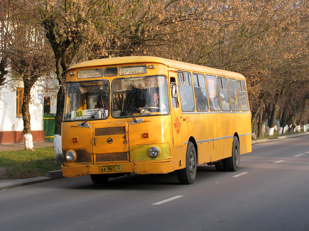 Автобус 241. ЛИАЗ 677 Брянск. ЛИАЗ-677м fotobus. ЛИАЗ 677 М Фотобус. ЛИАЗ 677м синий.