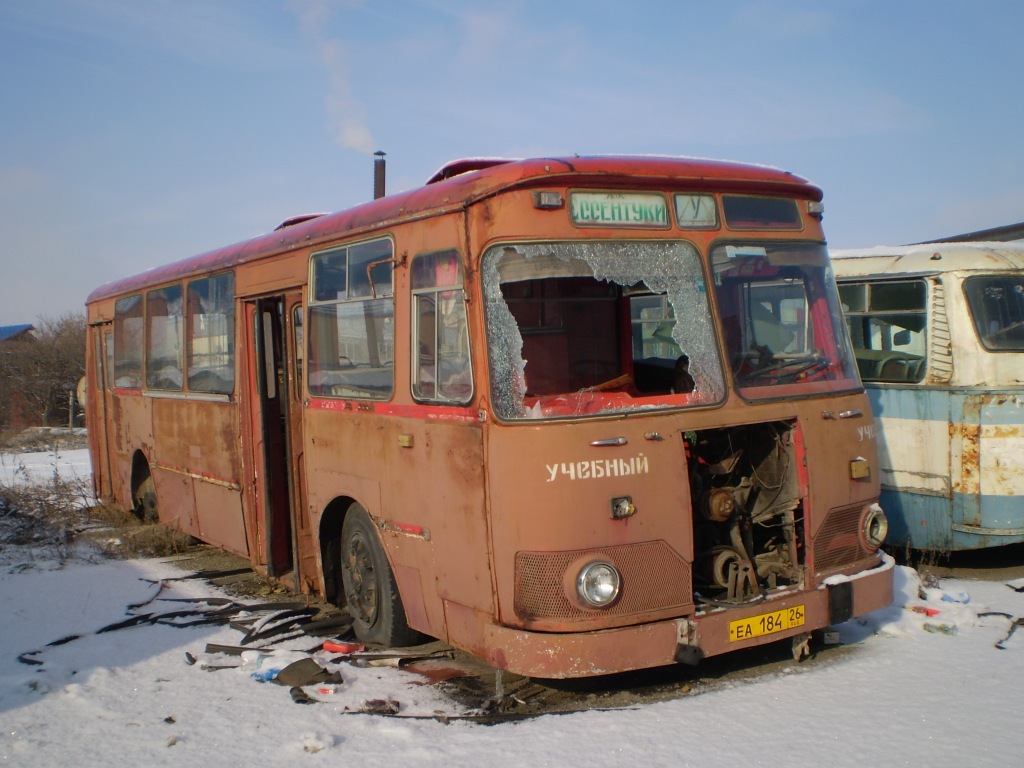 Автобусы круглое озеро. ЛИАЗ 677 сарай. ЛИАЗ 677 Ржавый. ЛИАЗ 677 Ставрополь. ЛИАЗ 677 заброшенный.