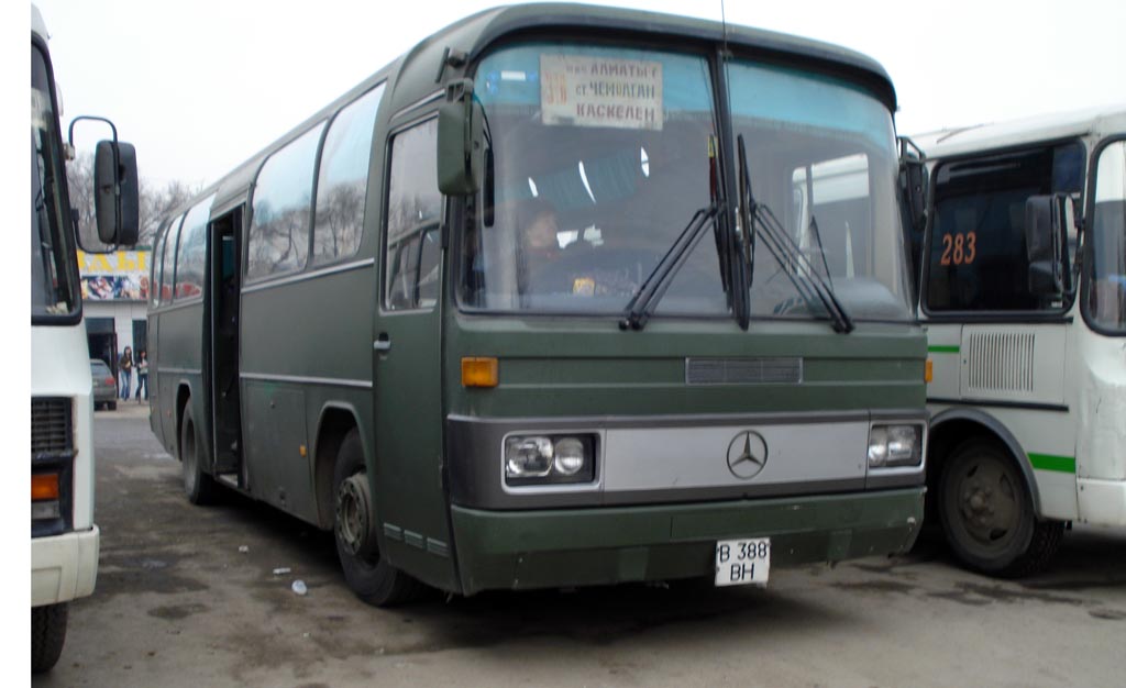 Автобус Mercedes Benz o303