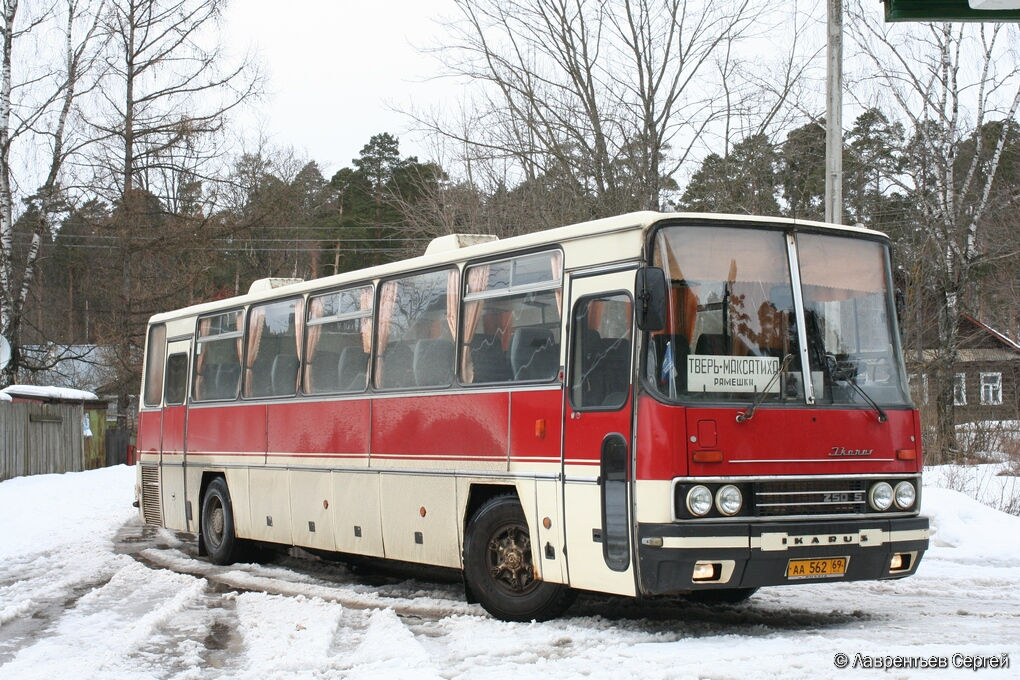 Автобусы тверь рамешки автовокзал. Икарус 250 Янис Фибикс. Автобус Тверь Максатиха. Морда Ikarus 250. Тверь Рамешки автобус.