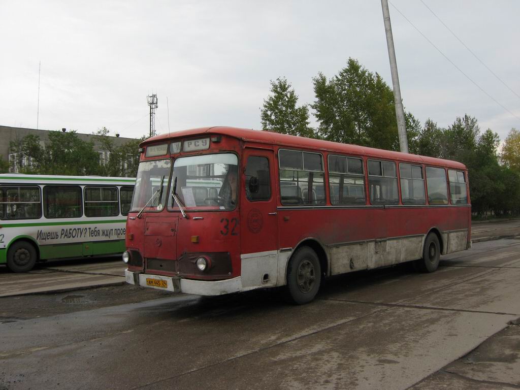 Конечная 32 автобуса. ЛИАЗ 677 Канск. ЛИАЗ 677 32 маршрут.