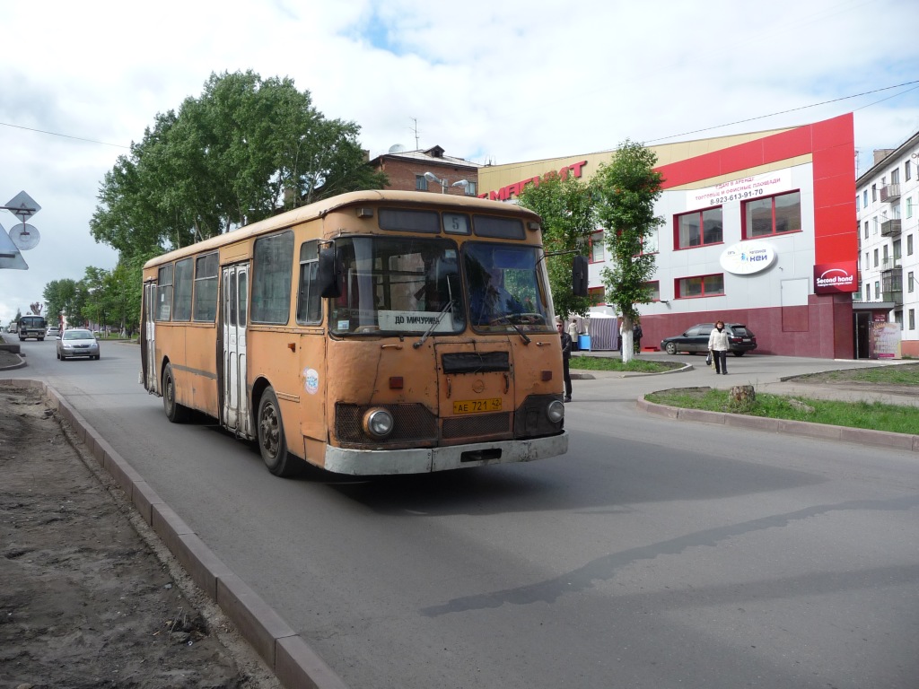 Автовокзал юрга. ЛИАЗ 677 Новокузнецк. ЛИАЗ 677 ПАТП 4 Новокузнецк. Берёзовский Кемеровская область ЛИАЗ 677. Автобус Юрга ЛИАЗ.