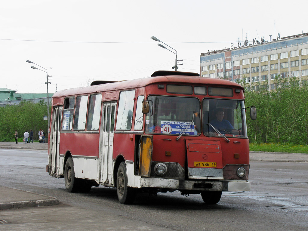 Автобусы воркута. Воркута ЛИАЗ 677. Воркута память ЛИАЗ 677. Воркута ЛИАЗ. Воркута автобус.