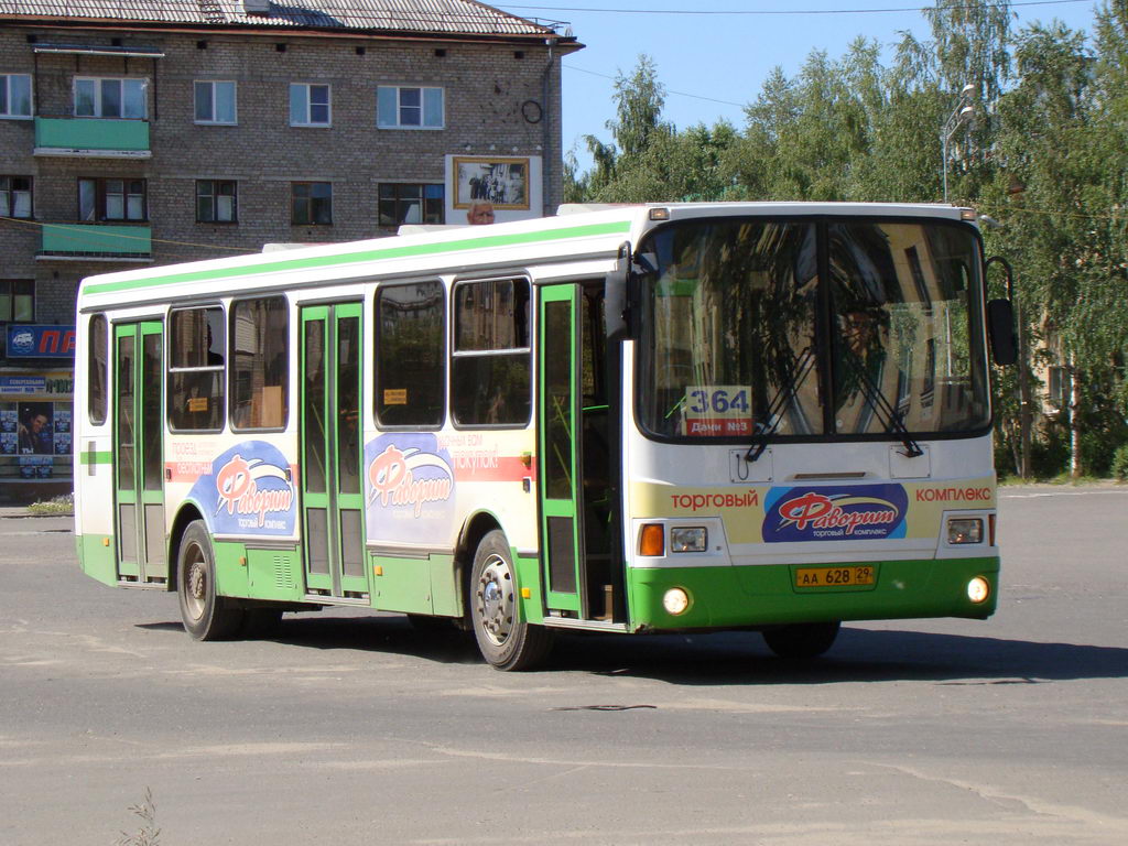 Автобус котлас коряжма. Автобус ЛИАЗ В Архангельске. ЛИАЗ В Коряжме. Автобус Коряжма. Коряжма автобус ЛИАЗ Котлас.