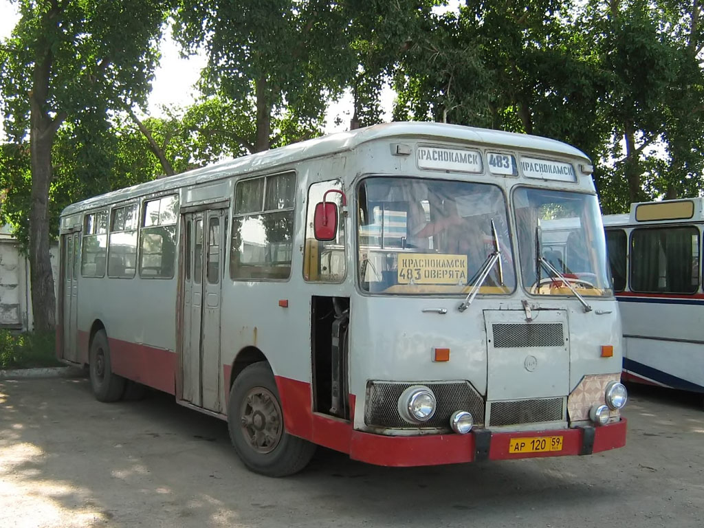 Автобус 205 курья. ЛИАЗ 677 Пермь. 205 Автобус Краснокамск. Старые автобусы. Старые автобусы Перми.