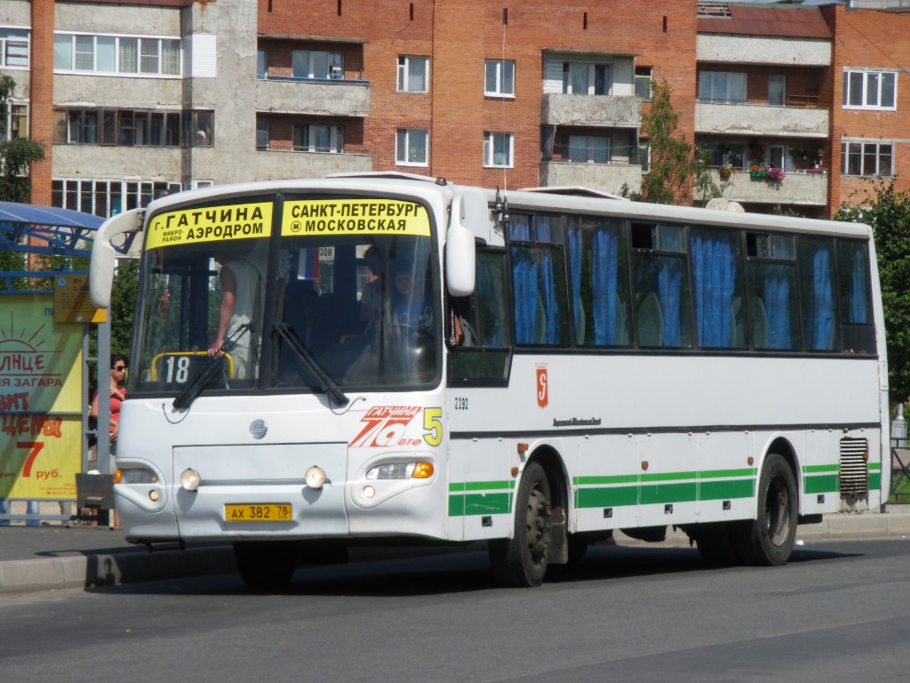 Маршрут 100 автобуса гатчина. Гатчинский автобус. Автобусы Гатчина. Автобус Мариенбург Гатчина. Маршрут 527 автобуса Гатчина.