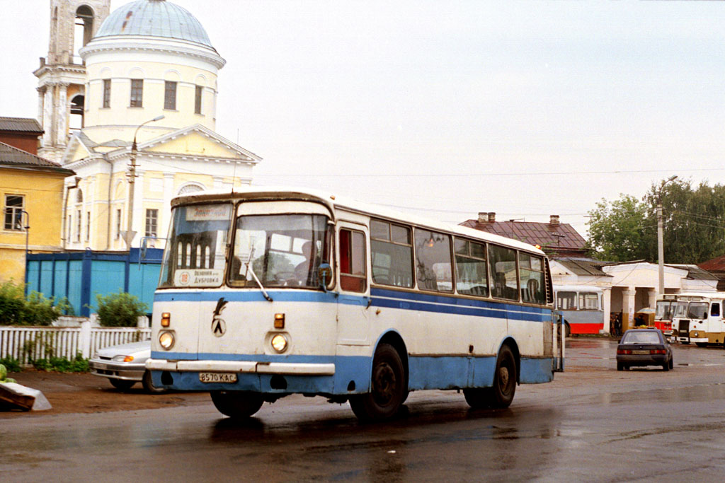 Автовокзал тверь торжок. ЛАЗ 695н Тверь. ЛАЗ 695н Псков. Ильинская площадь Торжок.