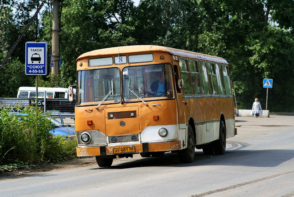 Екатеринбург березовский автобус 166. ЛИАЗ-677 Березовский. ЛИАЗ 677 Свердловская область. ЛИАЗ-677 Луганская область. ЛИАЗ 677 Екатеринбург.