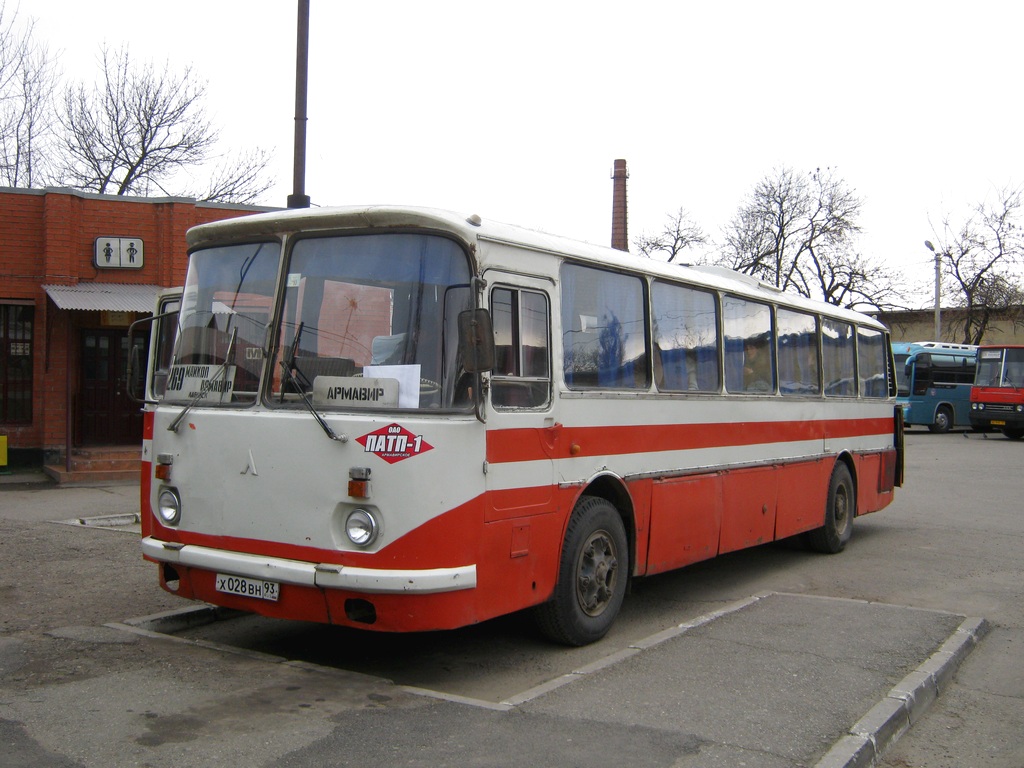 Армавир майкоп автобус. ЛАЗ-93. У793вн797 ЛАЗ 699 Р город Москва. Автовокзал Майкоп Армавир.