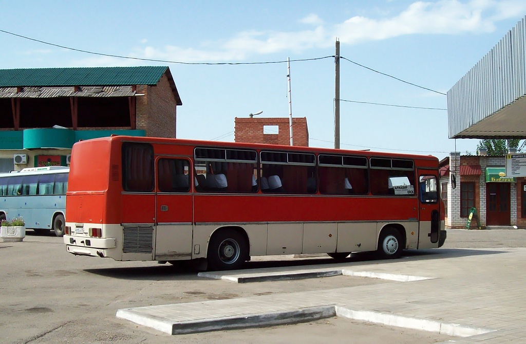 Автобус ейск. Икарус 256 Краснодар. Икарус Ейск 250. Икарус Ейск автовокзал. Икарус 256 Удмуртия автовокзал.