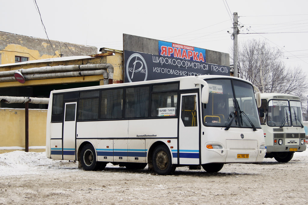 Расписание автобусов северного автовокзала тамбов. КАВЗ 4230 Тамбов. Автобус Уварово Тамбов. Автостанция Уварово. Автобусы Уварово.