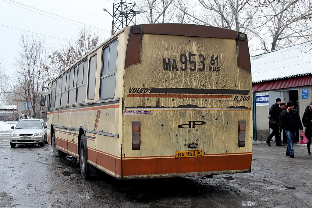 Номер автовокзала гуково. Автовокзал Гуково. Delta 200 автобус. Памятник автобусу в Гуково. Гуково Ростов автобус.