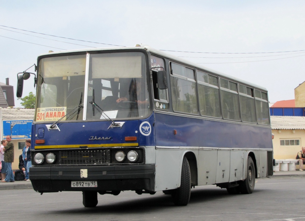 Автобусы краснодар майкоп сегодня. Икарус 250 автовокзал Краснодар -1. Икарус 250 на автовокзале. Икарус Майкоп Краснодар. Икарус 250 Абхазии.