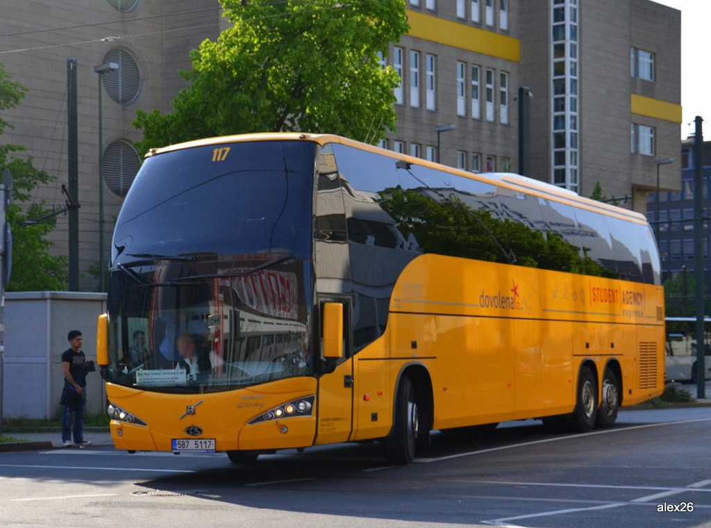 Автобусы молдовы. Beulas Glory. Автобус Молдова. Автобусы в Молдавии. Молдова Санкт-Петербург автобусы.