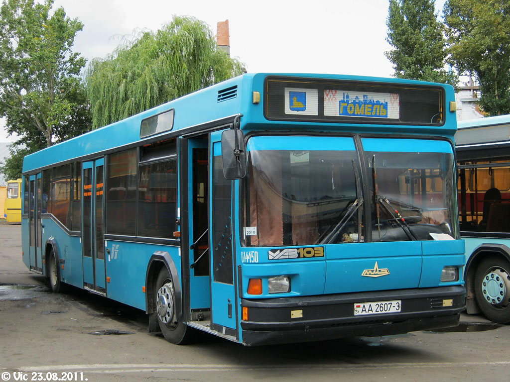 Автовокзал речица. МАЗ-103.061. МАЗ 102. МАЗ автобус старый. Серый автобус МАЗ старый.
