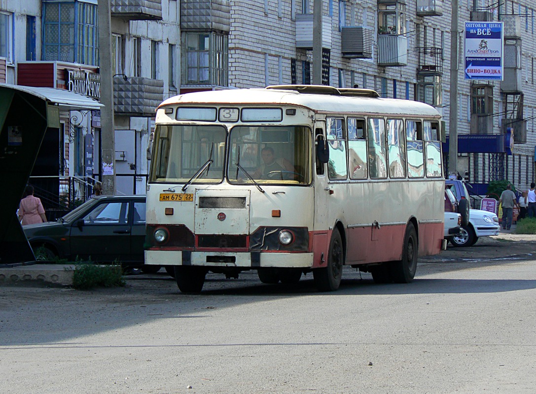 Автобусы камень. Камень на Оби ЛИАЗ 677. ЛИАЗ 677м Алтай. Автобус ЛИАЗ-677 Алтайский край. Камень на Оби автобус 2.