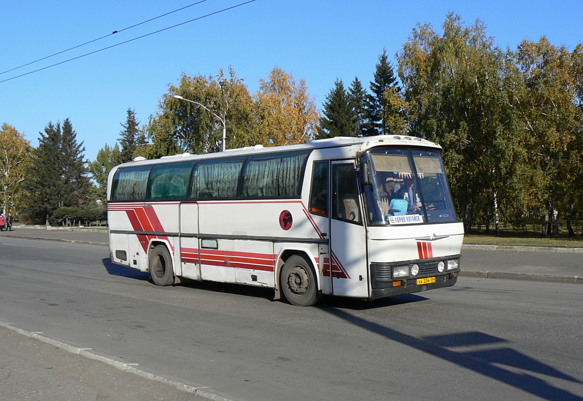 Город горно алтайск автобус. Автобус Икарус Горно-Алтайск. Неоплан 213. Автовокзал Горно Алтайск Чемал.