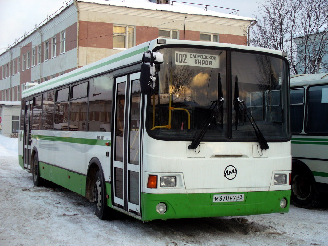 102 автобус киров. Автобус 102 Киров Слободской. ЛИАЗ 5256 Киров. Автобус 102 Киров Слободской маршрут. Автобус 102 ЛИАЗ.