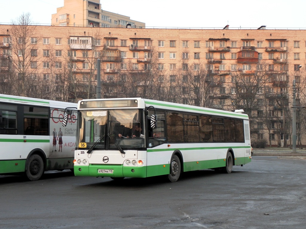 Городской автобус 16. Автобус 16 СПБ. Автобус 16 Москва. 16 На звездную 16 автобус.