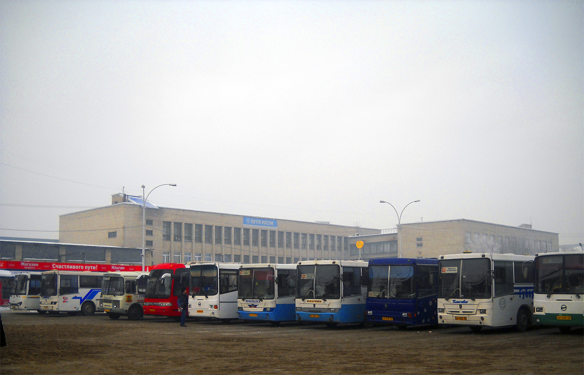 Автовокзал 03 купить. Автобусный вокзал Кемерово. Автовокзалы Кузбасса. Вокзал Кемерово автостанция. Вокзал автобусы Кемерово.