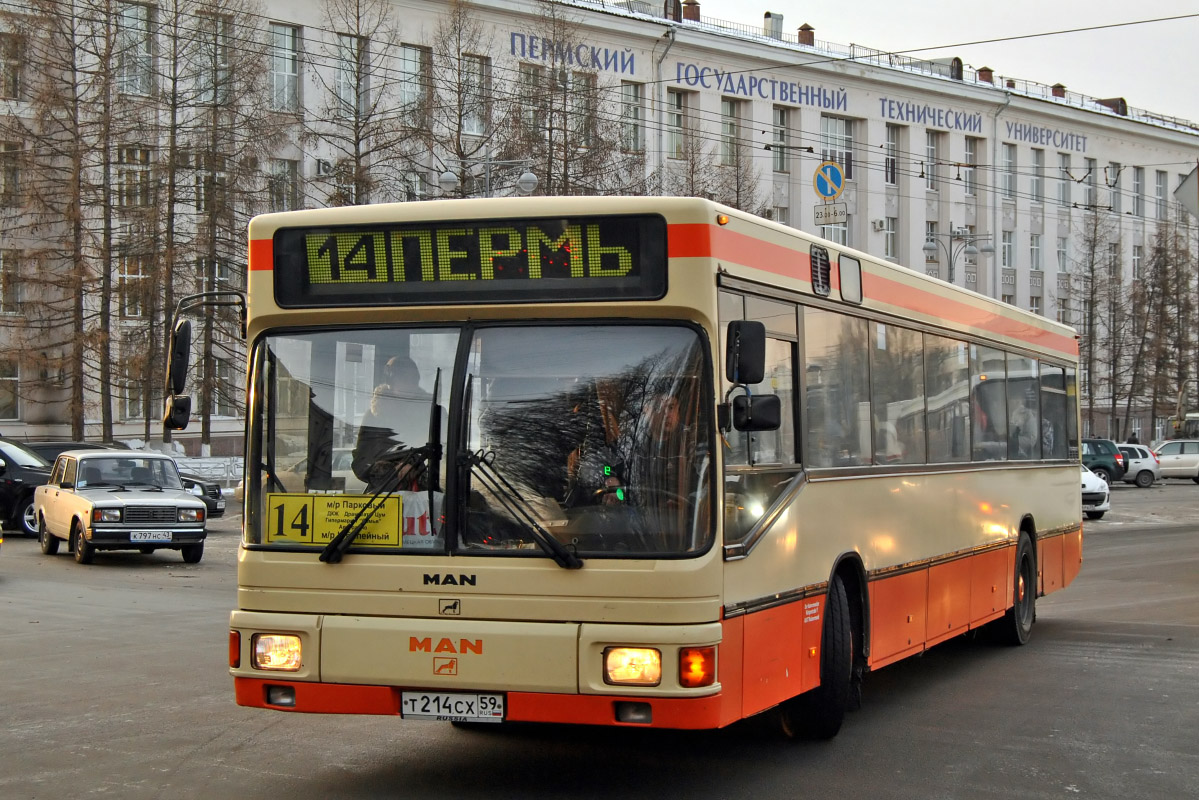Последний автобус пермь. Пермские автобусы. Старые Пермские автобусы. Пермский автобус 1. Автобус м6 Пермь.
