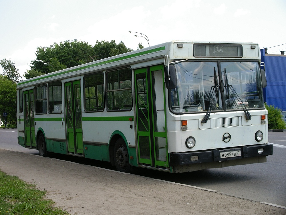 Ев 85. Московские автобусы 2000 год. Автобус 97 Москва. Вн503ер85н. Н85кпглимр64д.