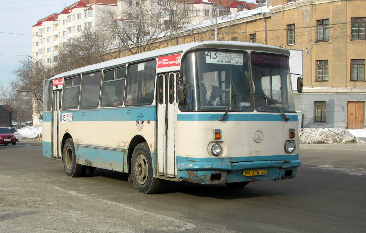 43 автобус новосибирск маршрут. Автобус 1179 Новосибирск. 43 Автобус Новосибирск. Новосибирский автобус ЛАЗ. Автобус ЛАЗ 695н в Новосибирской области.