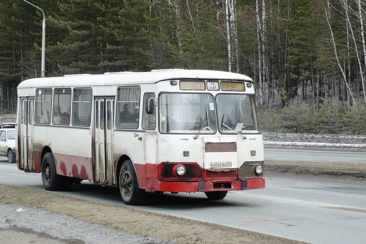 Автобусы железногорск красноярский край. ЛИАЗ 677 Железногорск. ЛИАЗ 677 Красноярск. ЛИАЗ 677 В Железногорске Красноярского края. Железногорск Красноярский край автобус ЛИАЗ.