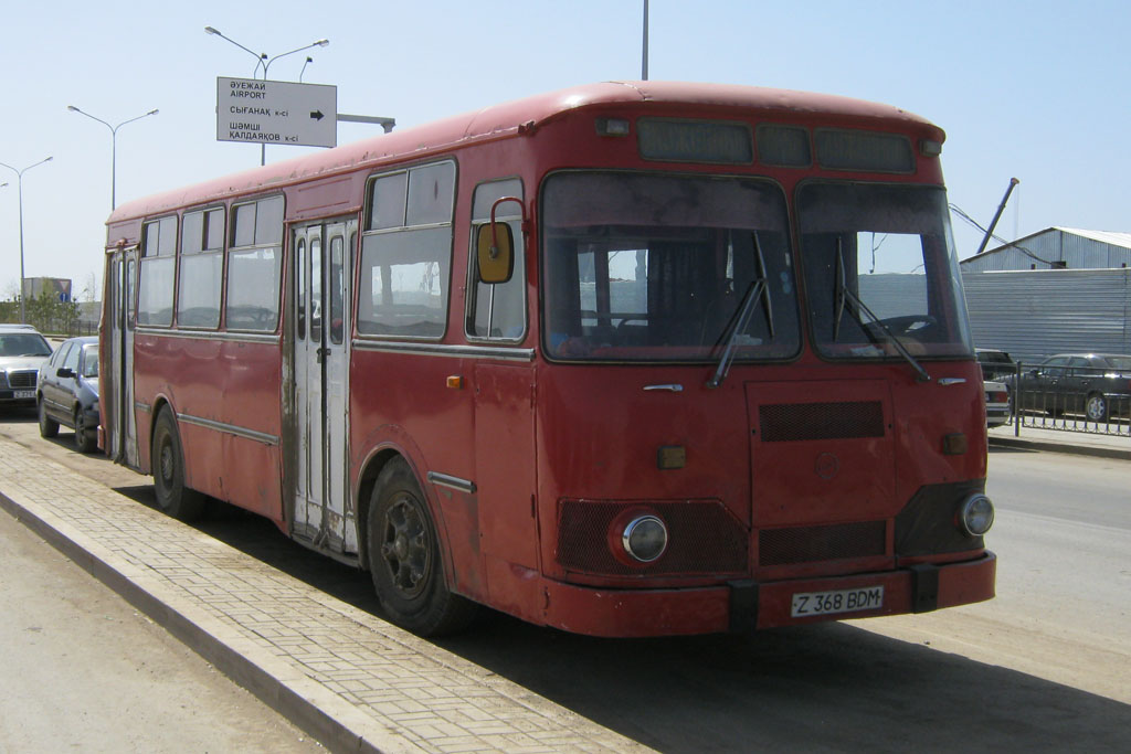 Ой автобус. Автобусный поезд ЛИАЗ 677. Автобус ЛИАЗ 677 внутри. Автобус ЛИАЗ 677 х754. Фото автобус ЛИАЗ С надписью 300 лет.