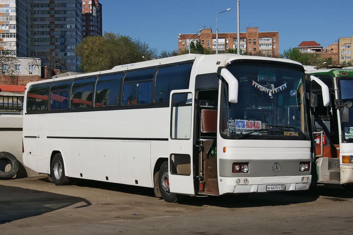 Водитель махачкала. Дагестанский автобус Мерседес 0303. Автобус Каспийск Махачкала Ставрополь. Краснодар Дагестан автобус. Автобус Махачкала Ставрополь.