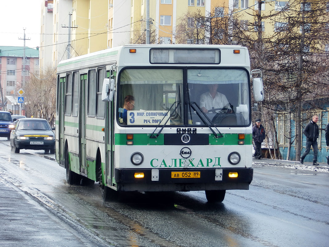 Автобусы салехард. Салехард транспорт. Транспорт Салехард автобус. 89 Автобус.