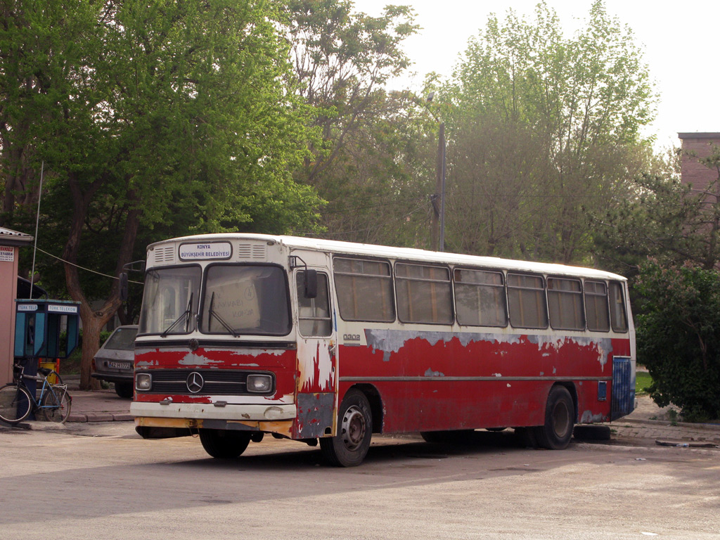 Mercedes Benz 0302