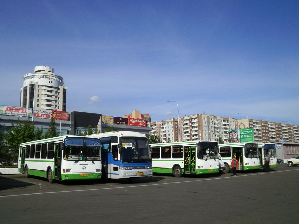 Красноярск междугородный. Автовокзал Красноярск. Междугородный автовокзал Красноярск автобусы. Автобусная станция Красноярска. Автобус ЛИАЗ Красноярск.