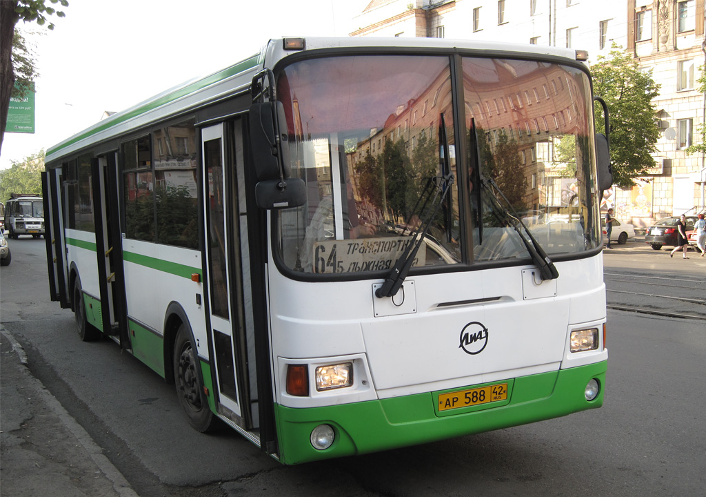 87 автобус маршрут. ЛИАЗ 5256.36 Новокузнецк. Автобус Бенжереп 1 Новокузнецк. ЛИАЗ 5256 300 лет Кузбассу. ЛИАЗ 5256.36 27 маршрут Новокузнецк.