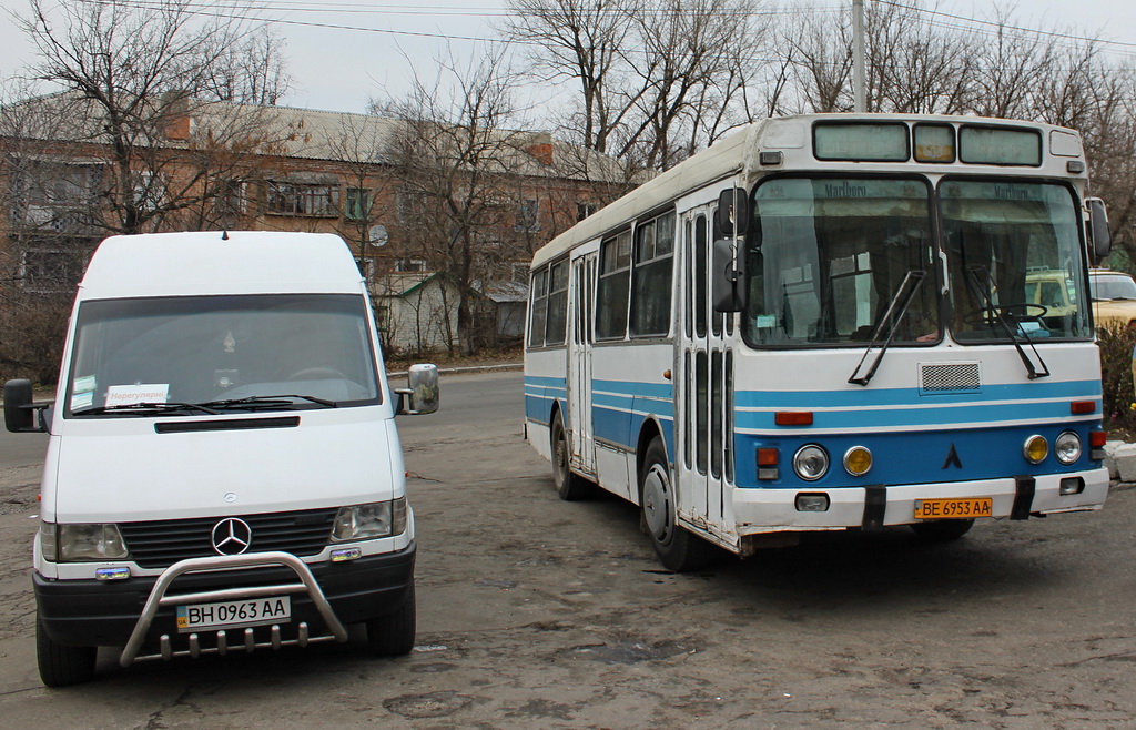 Odessa region, Mercedes-Benz Sprinter 312D # BH 0963 AA; Nikolaev region, LAZ-42021 # BE 6953 AA