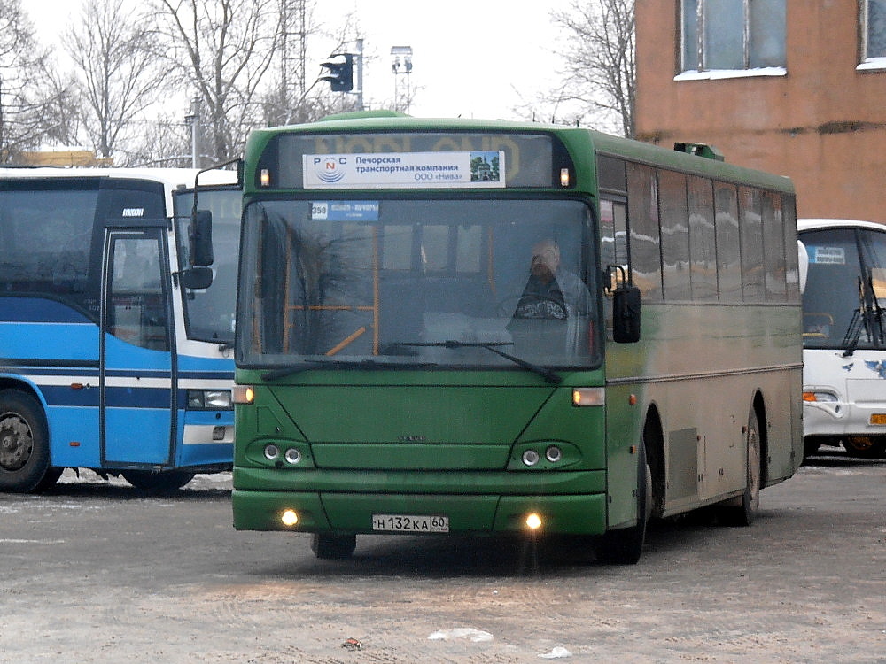 Автобус псков опочка. Автобус Печоры Печоры Псковская. Автобус Псков Печора автобус. Автовокзал Псков Невель. Автовокзал Псков автобусы.