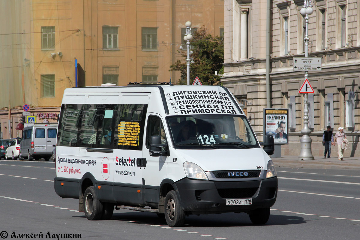 Автобус санкт петербург в реальном времени. Маршрут 124 автобуса СПБ. Маршрутки Санкт-Петербурга. Маршрутки в Питере. Автобус маршрутный Санкт-Петербург.