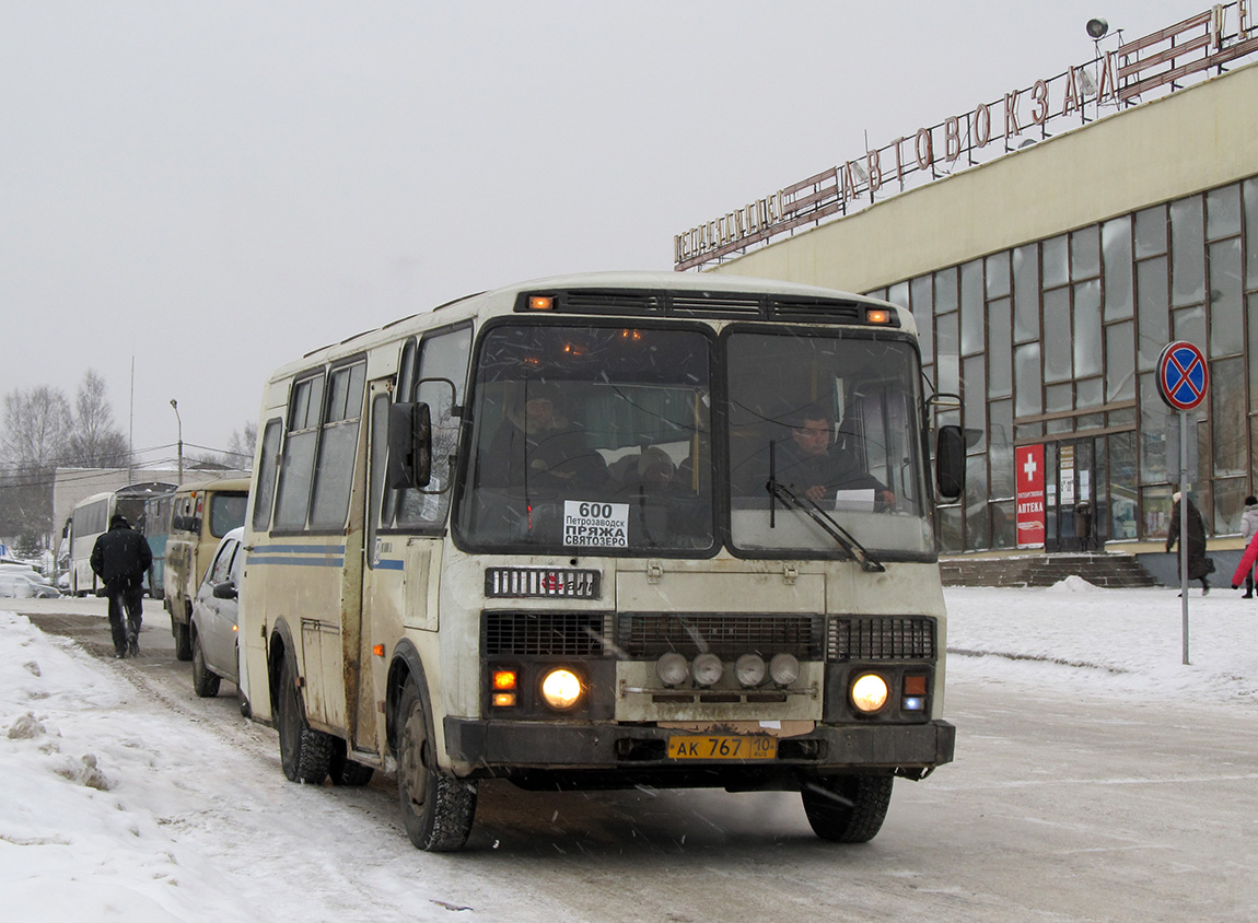 Автобусы петрозаводск. Автобус Петрозаводск Кемь. Петрозаводский автобус. Карелавтотранс ПАЗ автобус Петрозаводск. Автобус Петрозаводск Беломорск.