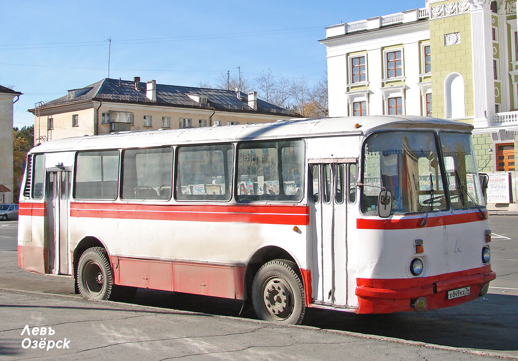 Автобусы озерск. Старые челябинские автобусы. ЛАЗ 695 Ярославская область фото. Автобус Озерск 274. Лазы город Озерск.