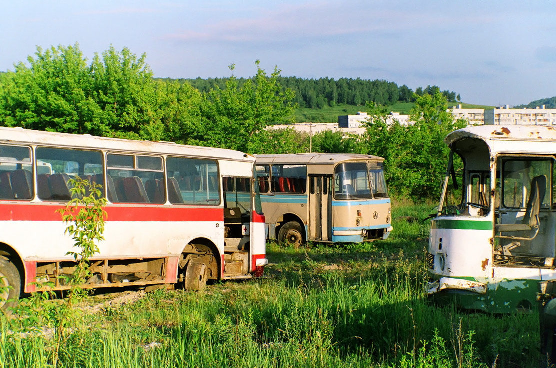 Автобус парк победы лесной. Автобусы Припяти. АТП-31015.. Заброшенный ПАЗ 3205. АТП 31015 Припять. АТП 36 Калачинск .автобусы.