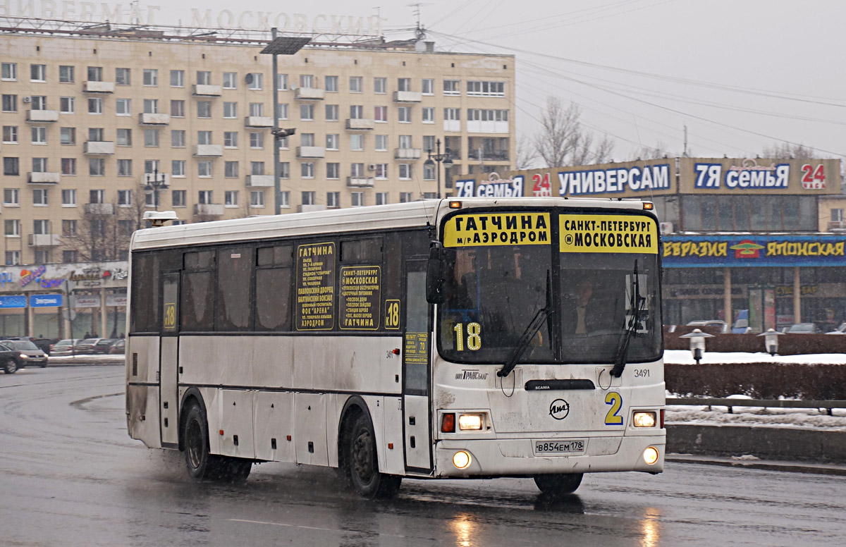 Маршрут 100 автобуса гатчина. ЛИАЗ 5256.58 В Гатчине. Автобус Гатчина Санкт-Петербург. Маршрутка 18 Гатчина. Автобус СПБ Гатчина.