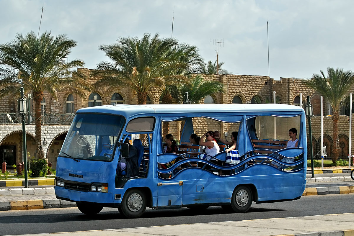 Такси в хургаде. Египетский автобус. Автобусы в Египте. Транспорт Египта. Маршрутки в Египте.