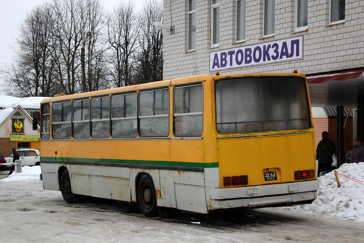 Автобус людиново. Автоколонна 1655 Киров Калужская область. Автовокзал Киров Калужская область. Икарус 260.32. Автобус Людиново Киров.