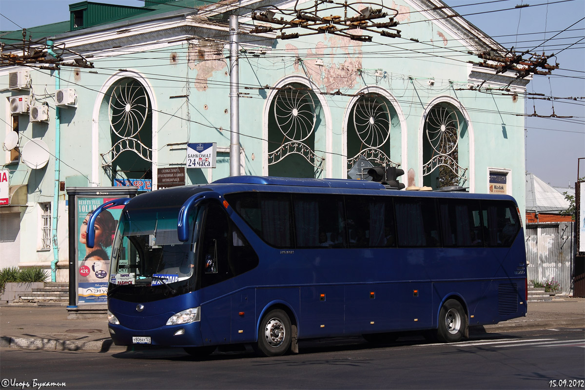 Автовокзал краснодар лабинск. Ютонг автобус Краснодар. Автобус Краснодар Лабинск. Лабинск Темрюк автобус. Краснодар Майкоп автобус.