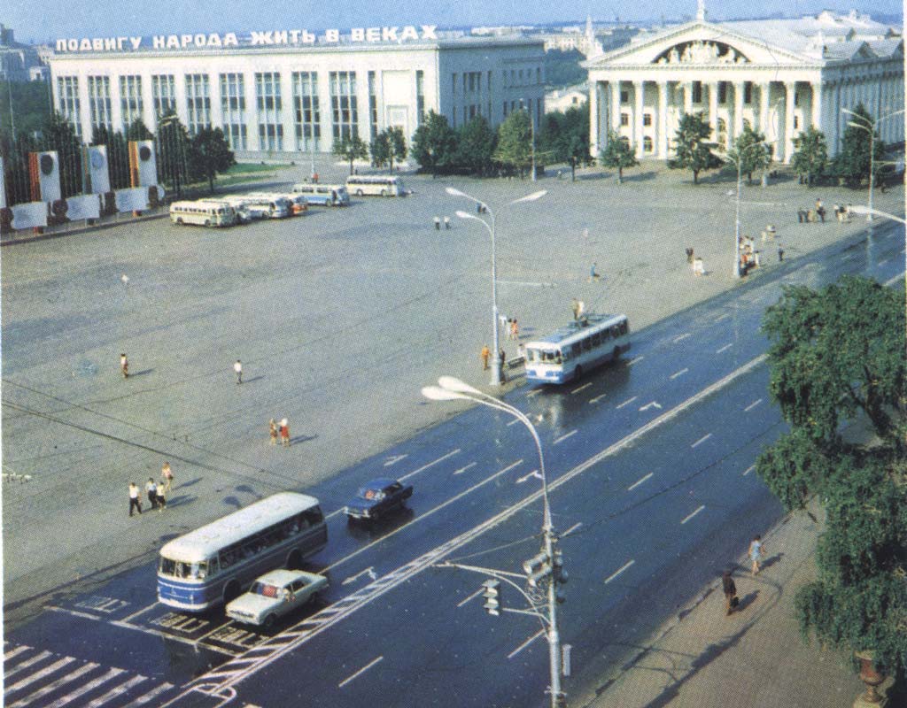 Октябрьская площадь в минске фото